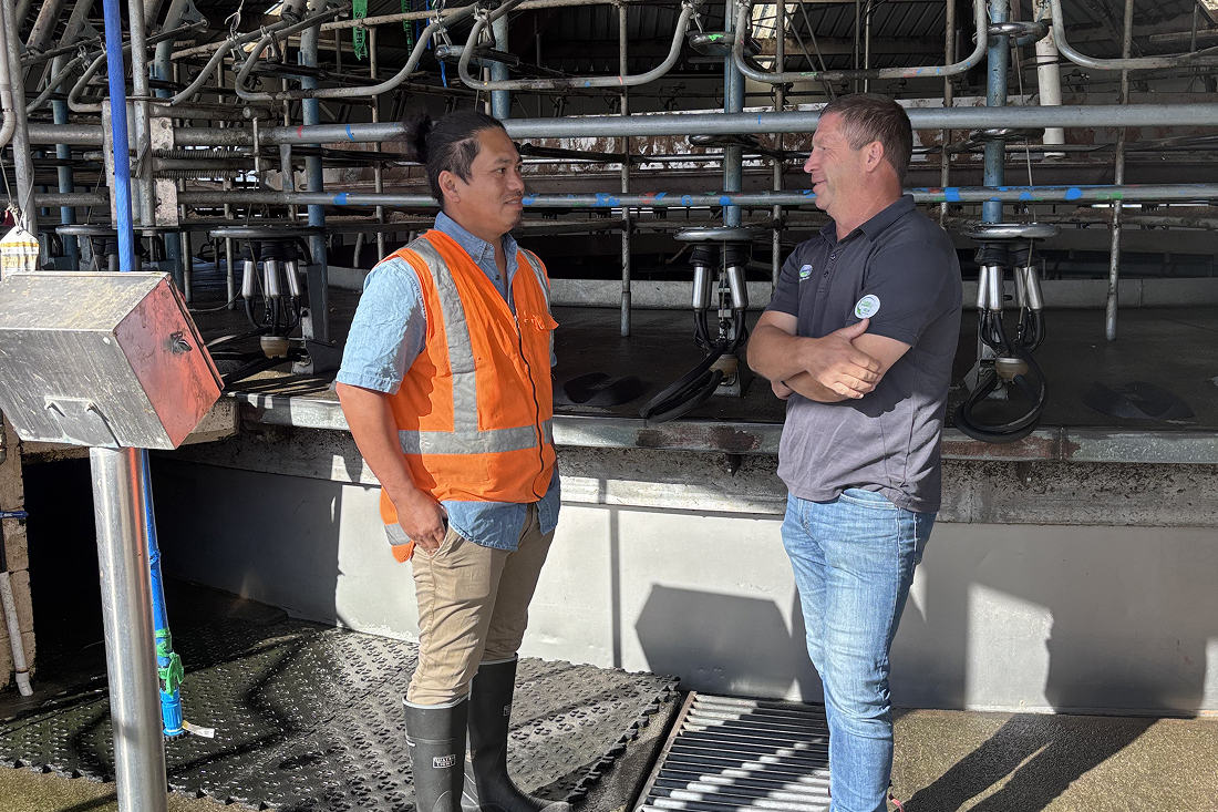 Worker with Milk Quality Manager